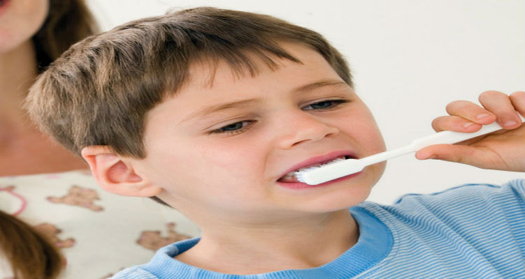 كيف تحافظى على أسنان طفلك؟