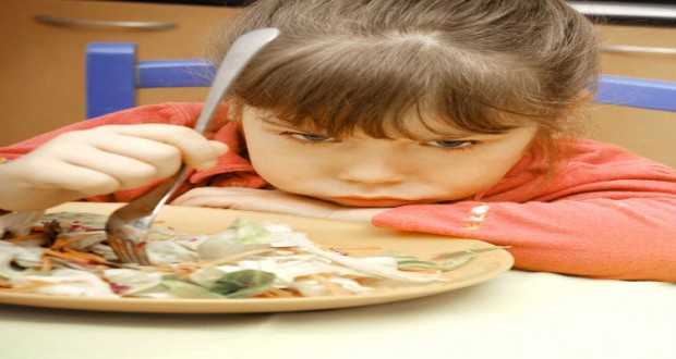هل تعلمى أن إجبار الطفل على تناول الطعام يفقده شهيته؟