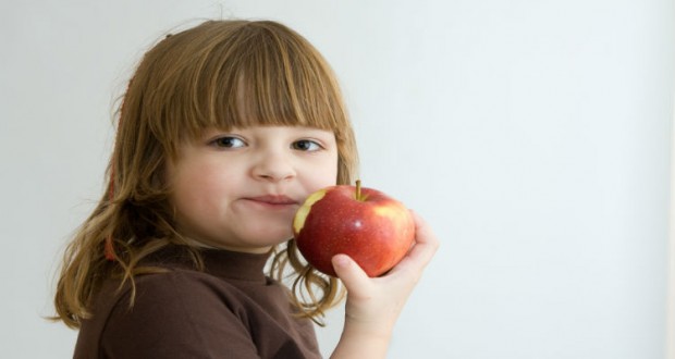 تعرفى على الأطعمة التى تساعد طفلك على النمو بشكل سريع