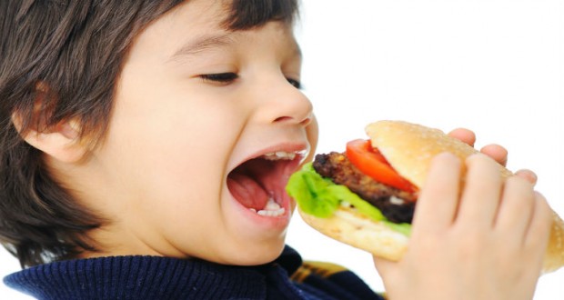 الأطعمة الجاهزة تؤثر على صحة الطفل العقلية