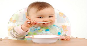 أطعمة لا تقدميها لطفلك الرضيع
