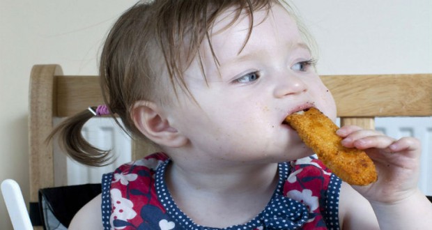 £££ reuse fee applies – Little Imogen Elliott survives on a daily diet of fish fingers-865957