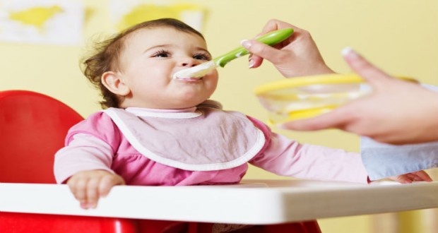 أطعمة تضر بصحة طفلك الرضيع